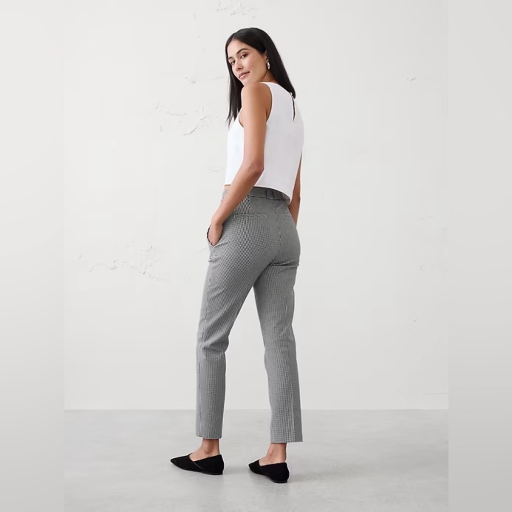 🖤 Banana Republic • “Sloan” Capri Pants